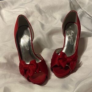 Michaelangelo Red Peep-Toe Heels with Bow
